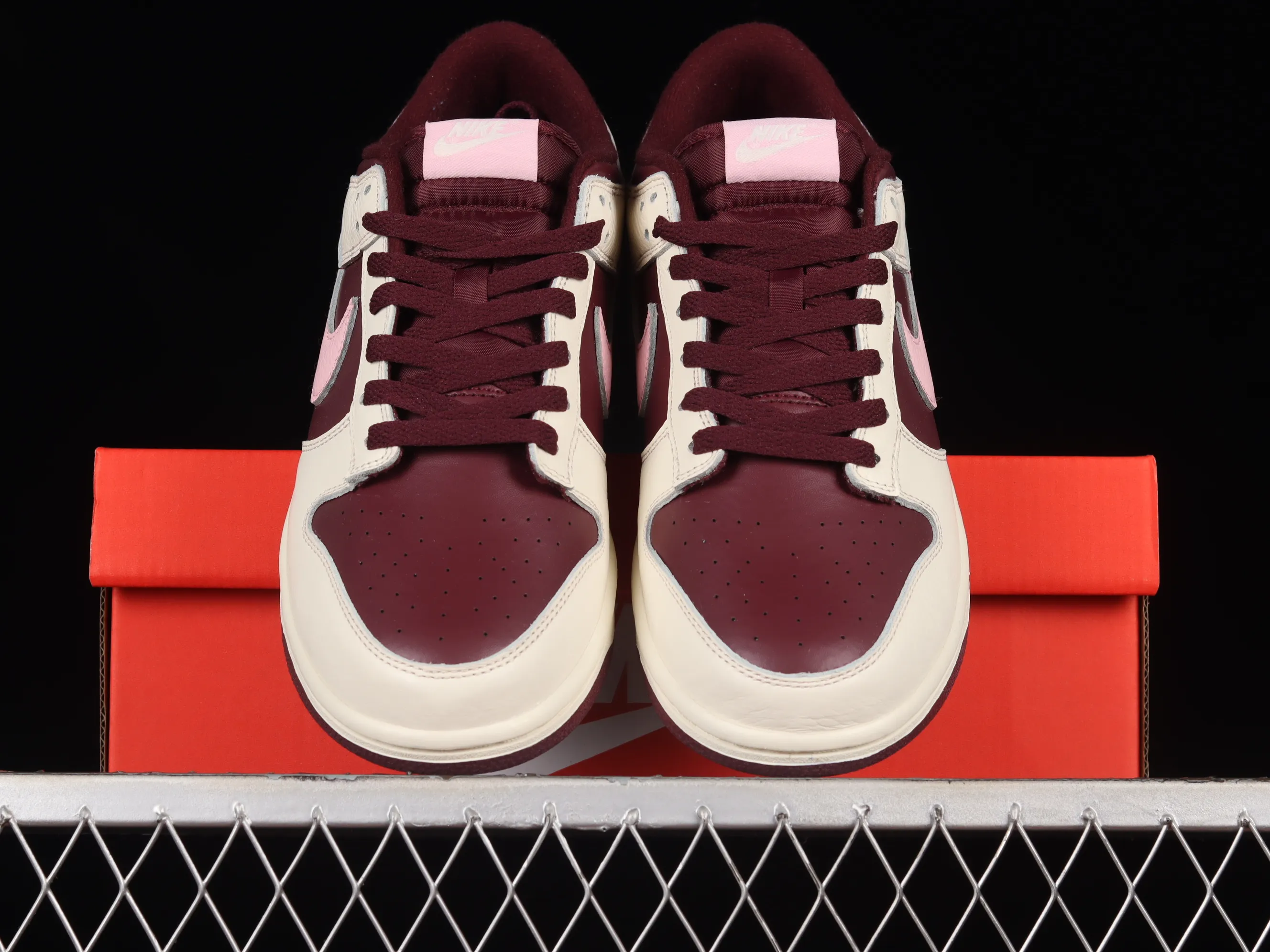 All Categories Nk SB Dunk Series Nk SB Dunk Low Low-top sneakers F version Nk Dunk Low Burgundy Valentine's Day SB low-top sports and leisure sneakers DR9705-100